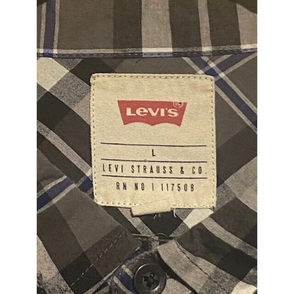 LEVIS Men's LARGE BUTTON DOWN 60% cotton‎ 40% polyester LIGHT WEIGHT